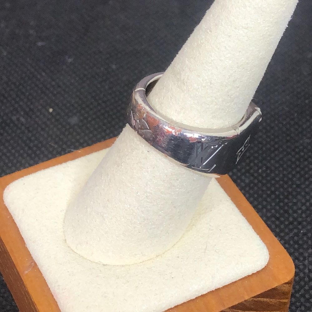 LOUIS VUITTON LV Monogram Silver Plated Signet Unisex Ring Sz 9 (US SIZE) - Picture 7 of 13